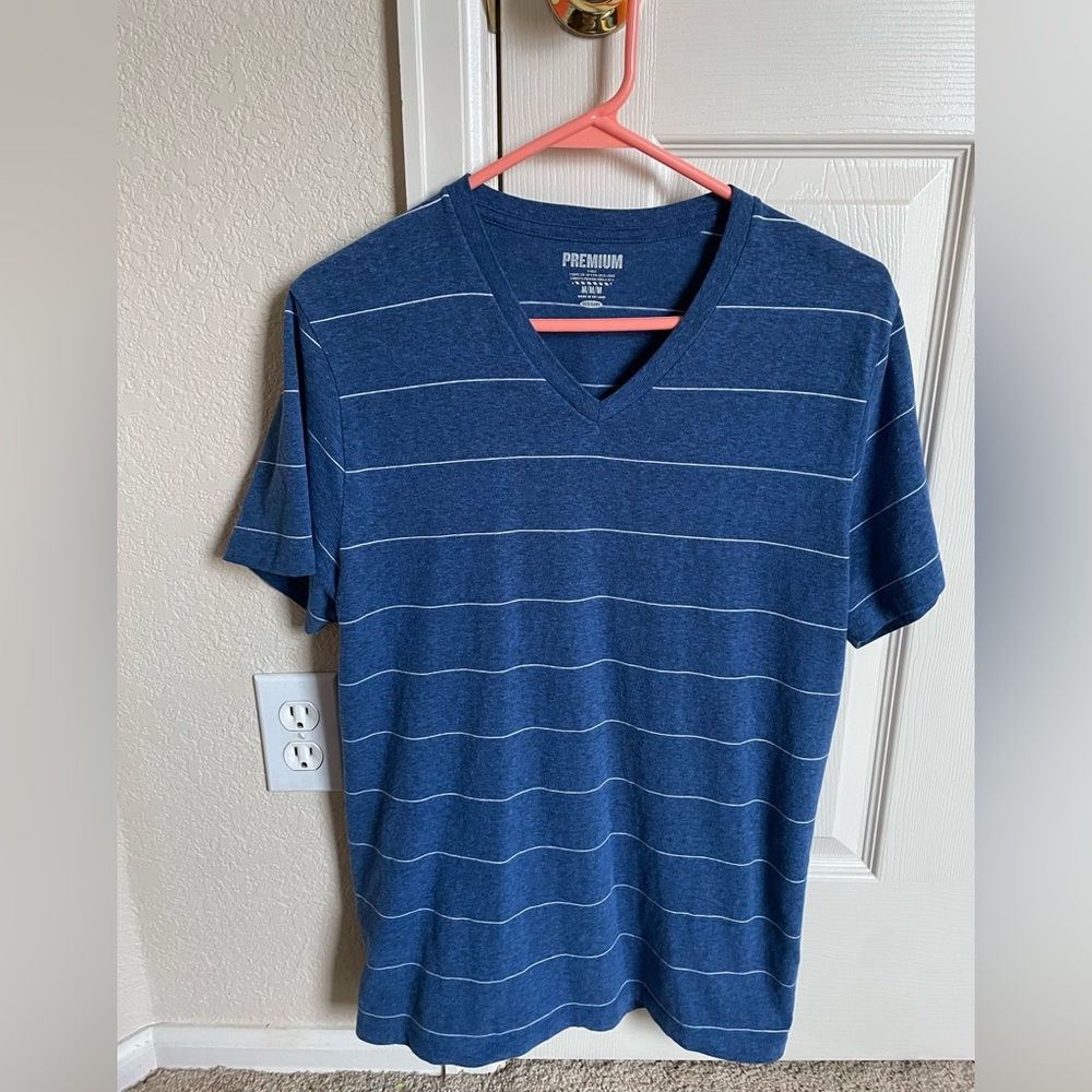 Old Navy Men's Blue and White Striped V-Neck Tee size M